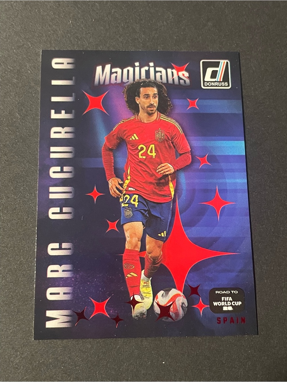 2025-26 Panini Donruss Road to Fifa World Cup - Magicians Marc Cucurella #8 Red - Picture 1 of 5